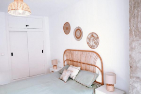 Mikasika - Duplex Apartment with seasonal swimming pool & walking distance from the beach